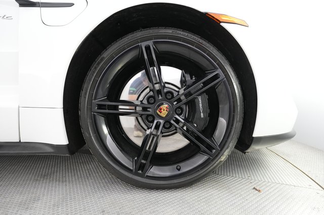 2021 Porsche Taycan — photo 7 of 22