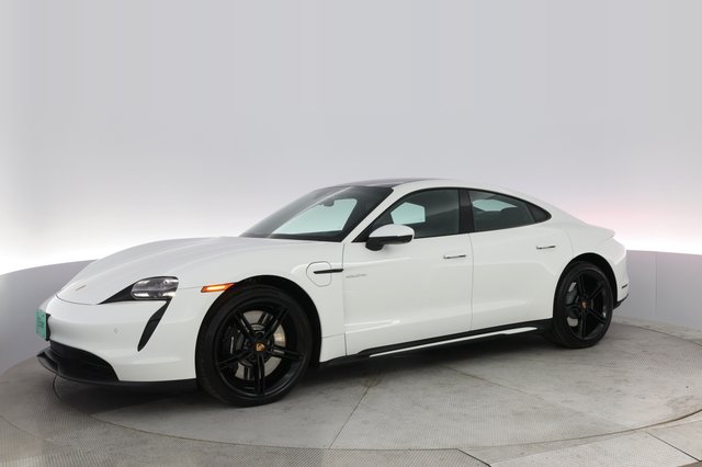 2021 Porsche Taycan — photo 14 of 22