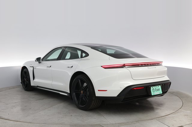 2021 Porsche Taycan — photo 13 of 22