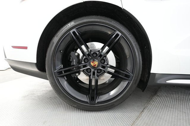 2021 Porsche Taycan — photo 17 of 22
