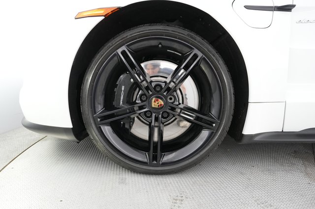 2021 Porsche Taycan — photo 15 of 22