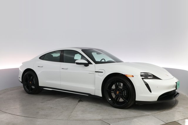 2021 Porsche Taycan — photo 11 of 22