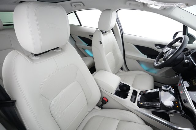 2022 Jaguar I-Pace — photo 18 of 24