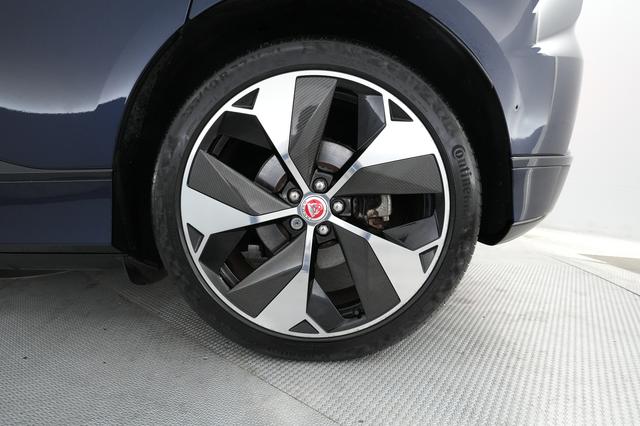 2022 Jaguar I-Pace — photo 7 of 24