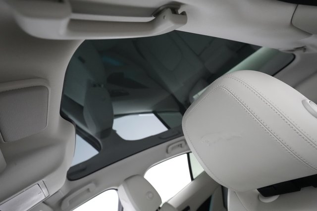 2022 Jaguar I-Pace — photo 19 of 24