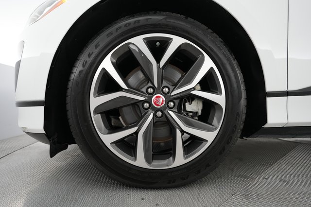 2023 Jaguar I-Pace — photo 16 of 24