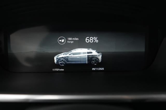 2023 Jaguar I-Pace — photo 5 of 24