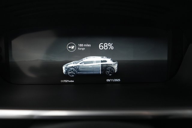 2023 Jaguar I-Pace — photo 5 of 24