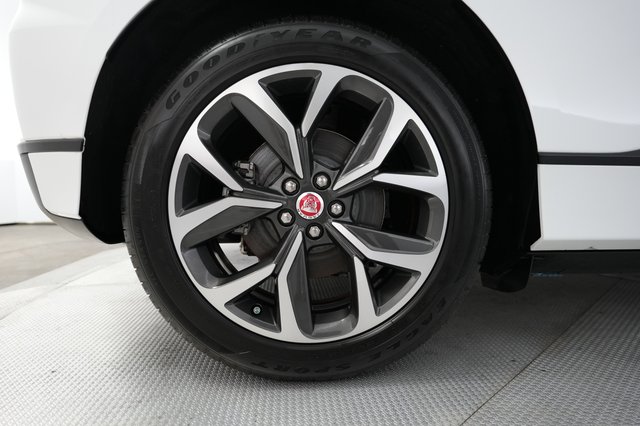 2023 Jaguar I-Pace — photo 7 of 24