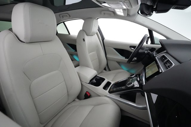 2023 Jaguar I-Pace — photo 18 of 24
