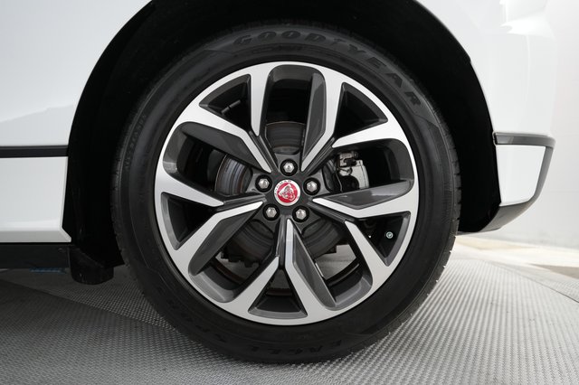 2023 Jaguar I-Pace — photo 15 of 24