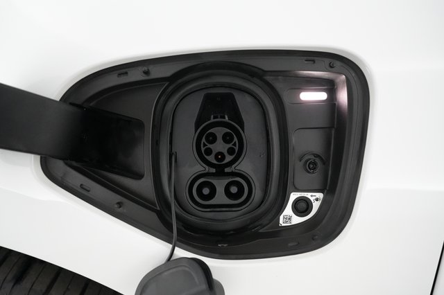 2023 Jaguar I-Pace — photo 8 of 24