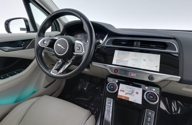 2023 Jaguar I-Pace — photo 20 of 24