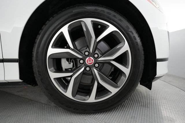 2023 Jaguar I-Pace — photo 17 of 24