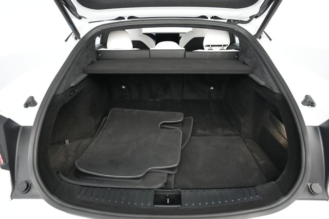 2022 Tesla Model S — photo 6 of 23