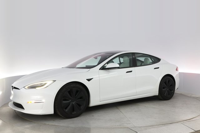 2022 Tesla Model S — photo 14 of 23