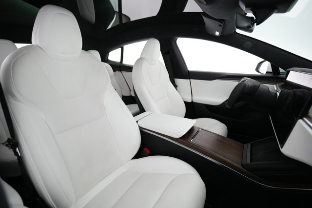 2022 Tesla Model S — photo 18 of 23