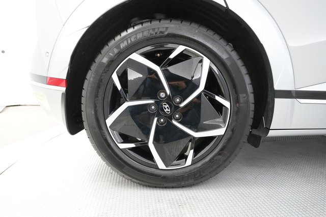 2023 Hyundai IONIQ 5 — photo 15 of 22