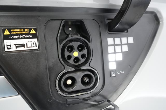 2023 Hyundai IONIQ 5 — photo 8 of 22
