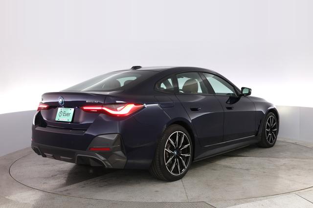 2022 BMW i4 — photo 2 of 21