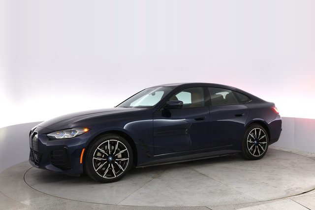 2022 BMW i4 — photo 14 of 21
