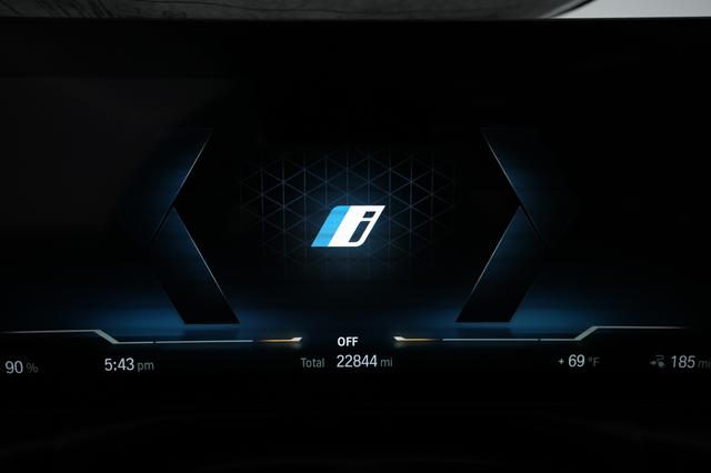 2022 BMW i4 — photo 5 of 21