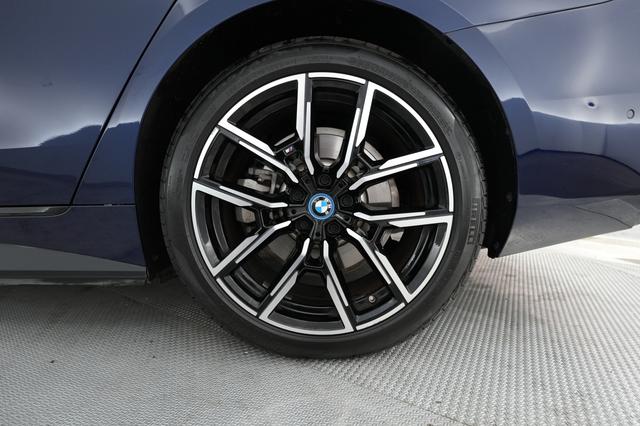 2022 BMW i4 — photo 7 of 21