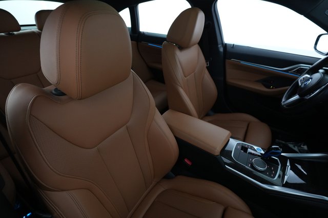 2022 BMW i4 — photo 18 of 21