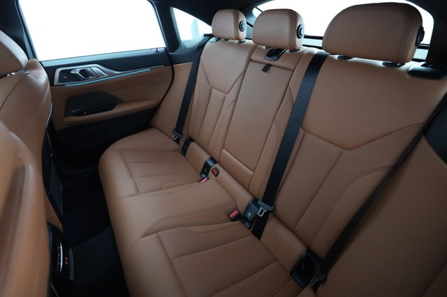 2022 BMW i4 — photo 19 of 21
