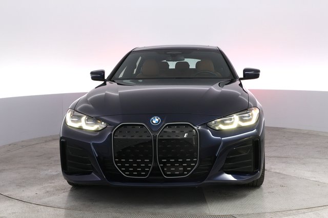 2022 BMW i4 — photo 9 of 21