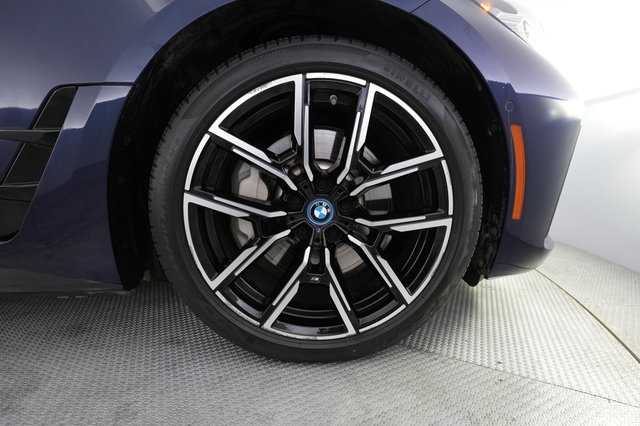 2022 BMW i4 — photo 16 of 21