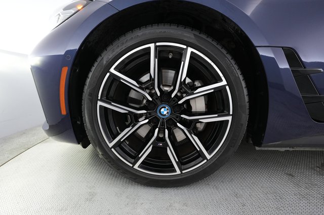 2022 BMW i4 — photo 17 of 21