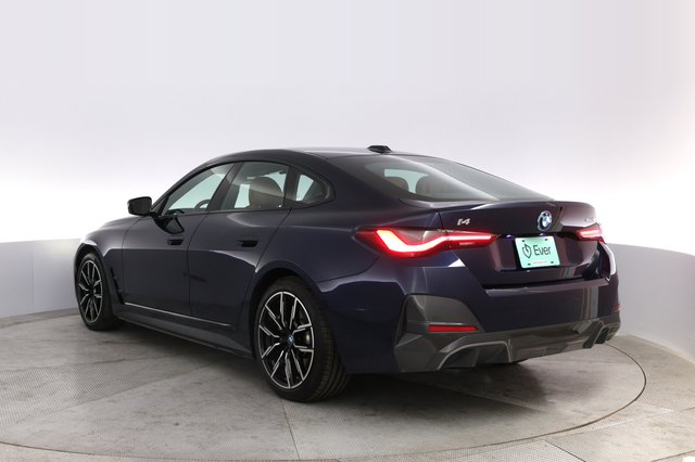 2022 BMW i4 — photo 13 of 21