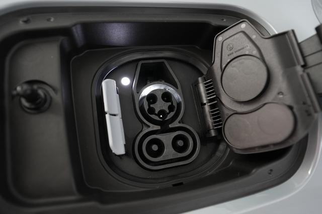 2024 BMW i4 — photo 8 of 20