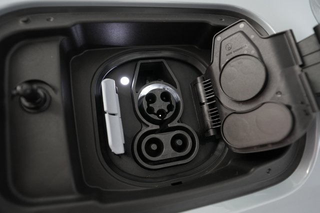 2024 BMW i4 — photo 8 of 20