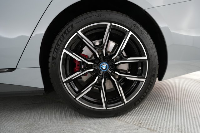 2024 BMW i4 — photo 16 of 20