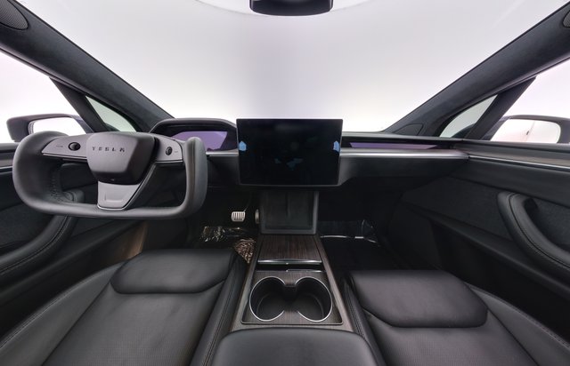 2022 Tesla Model X — photo 23 of 26