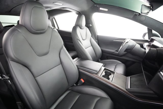2022 Tesla Model X — photo 18 of 26