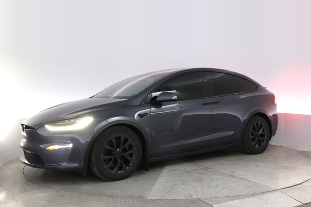 2022 Tesla Model X — photo 14 of 26