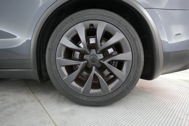 2022 Tesla Model X — photo 17 of 26