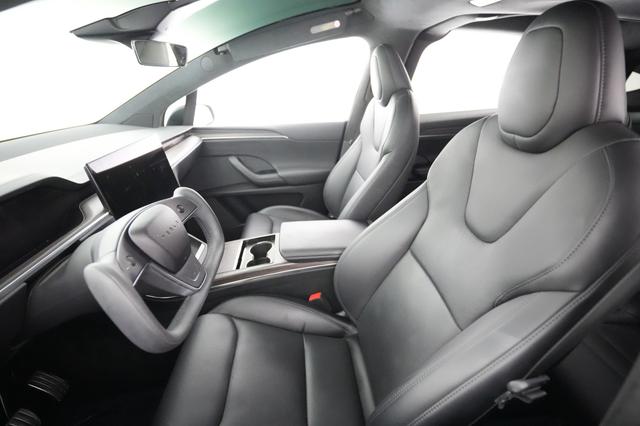 2022 Tesla Model X — photo 3 of 26