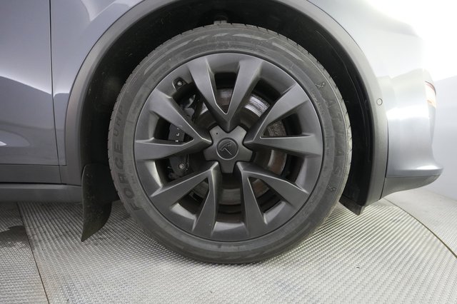 2022 Tesla Model X — photo 16 of 26