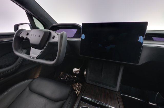 2022 Tesla Model X — photo 22 of 26