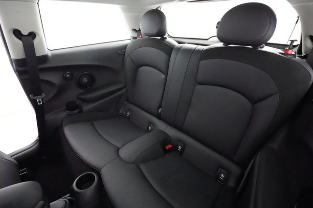 2023 MINI Cooper SE — photo 18 of 20