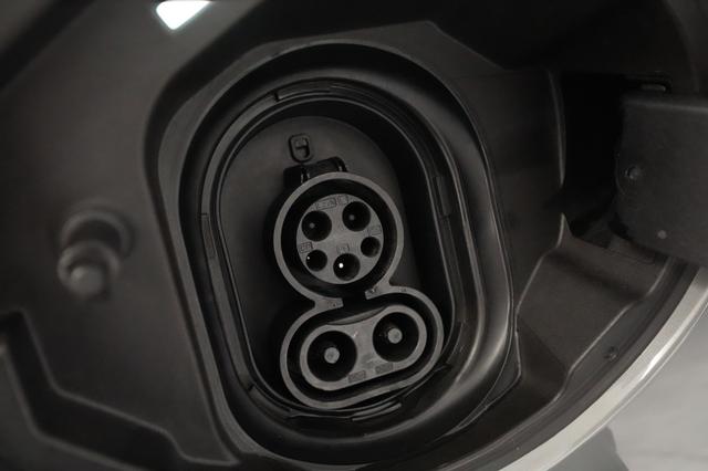 2023 MINI Cooper SE — photo 8 of 20