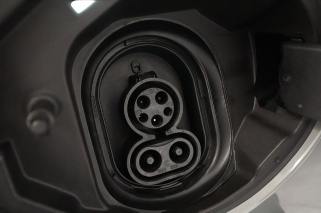 2023 MINI Cooper SE — photo 8 of 20