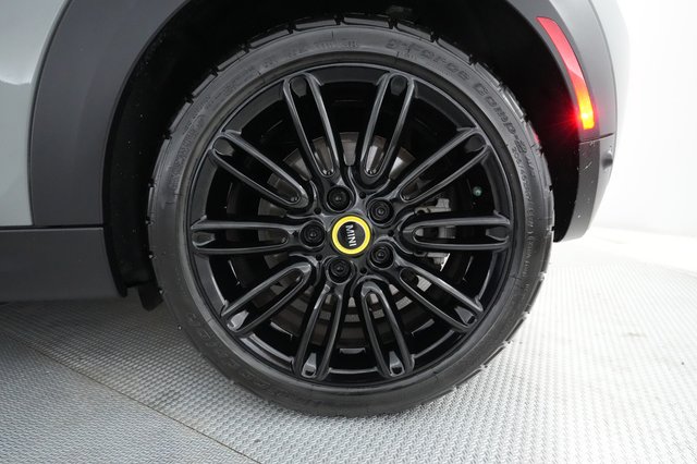 2023 MINI Cooper SE — photo 17 of 20
