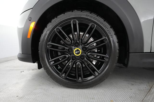 2023 MINI Cooper SE — photo 7 of 20