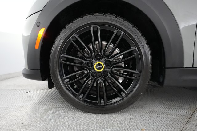 2023 MINI Cooper SE — photo 7 of 20