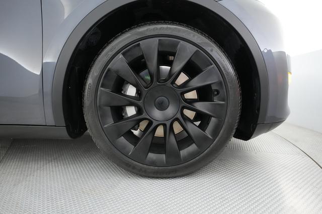 2021 Tesla Model Y — photo 7 of 19
